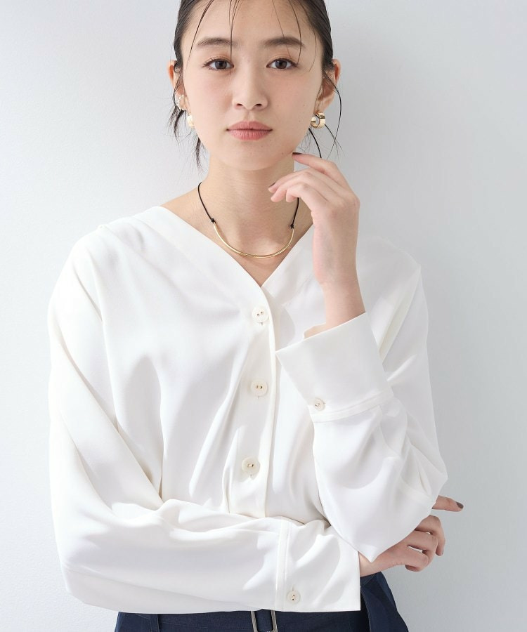 【洗える/UVケア/マットサテン】Vネックドルマンスリーブブラウス1