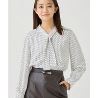 【UVケア／通勤】幾何学柄ボウタイ風ブラウス