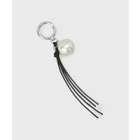 パール調タッセルチャーム