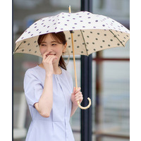 【晴雨兼用／紫外線遮蔽率99％以上／雨の日もおしゃれに◎】バンブーハンドル長傘