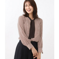 【レイヤードに◎】ボウタイプリントブラウス