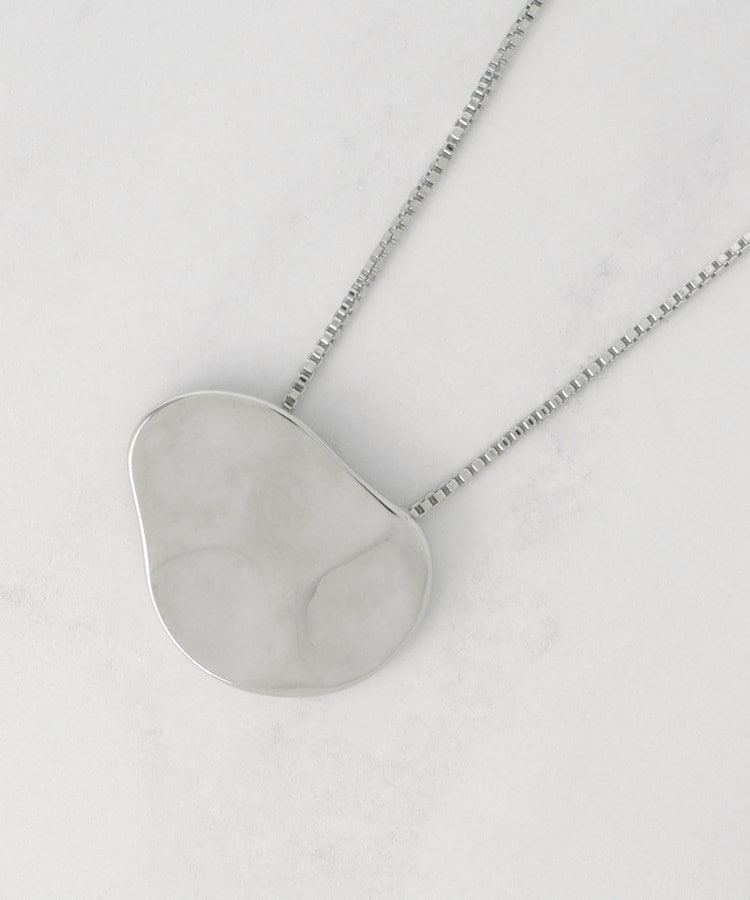 メタルプレートロングネックレス1