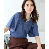 ネックギャザーデザインブラウス