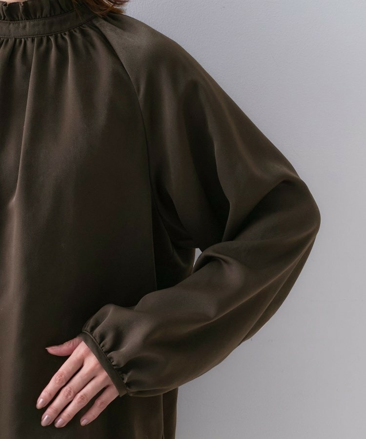 スタンドフリルネック ブラウス24