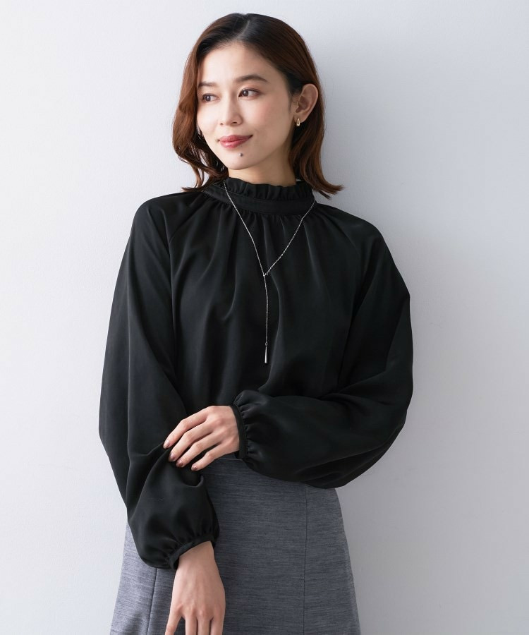 スタンドフリルネック ブラウス1