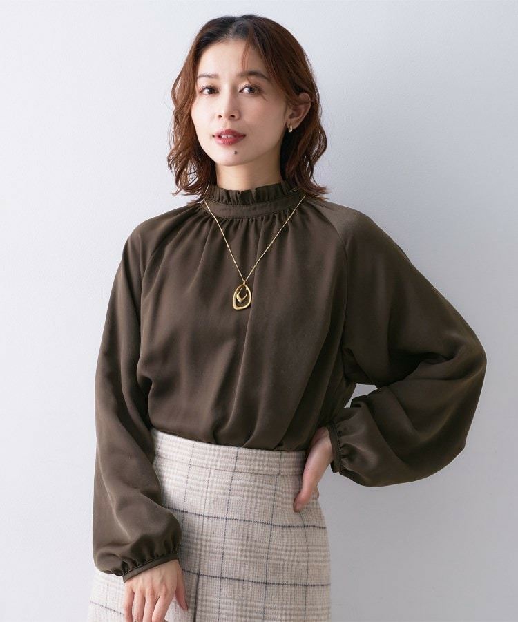 スタンドフリルネック ブラウス1