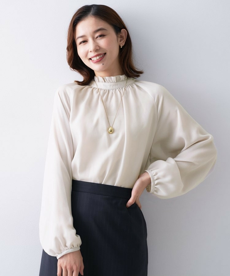 スタンドフリルネック ブラウス1