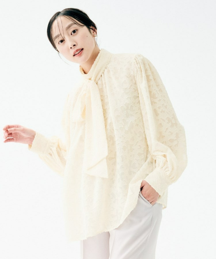 カットジャカード ボウタイブラウス