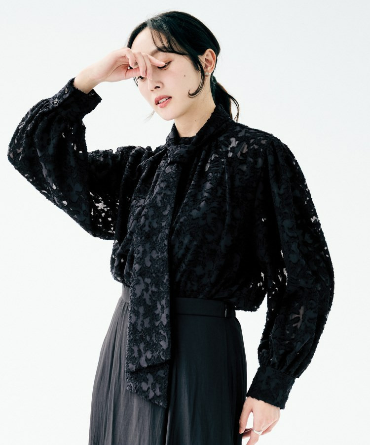 カットジャカード ボウタイブラウス1