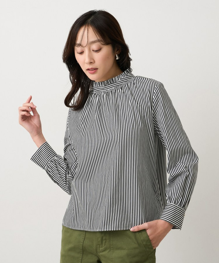 【コットン100/洗える】シャーリングフリルネックブラウス