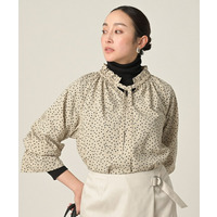 ランダムドットブラウス