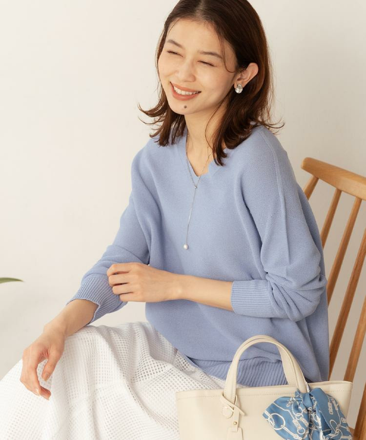 ドライタッチVネックニット