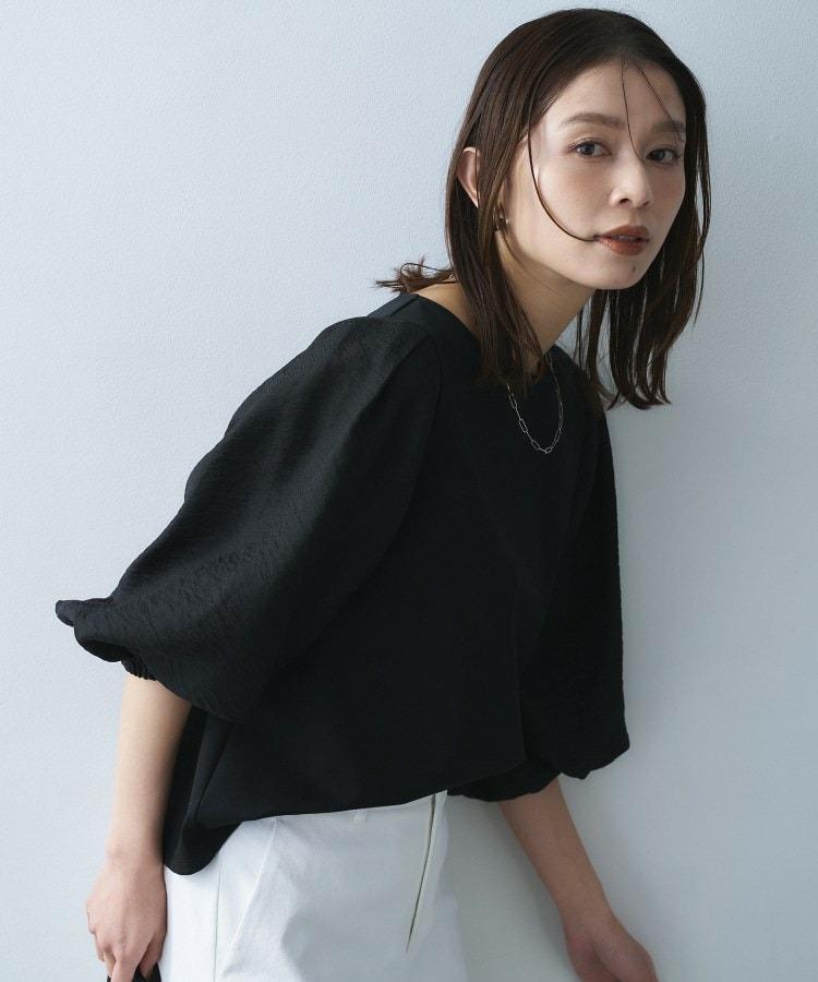 ポンチ袖ボリュームトップス1