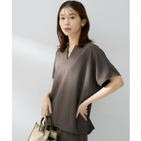 【夏の名品セットアップが今年も登場！/はっ水/遮熱】リラクミスト キーVネックブラウス