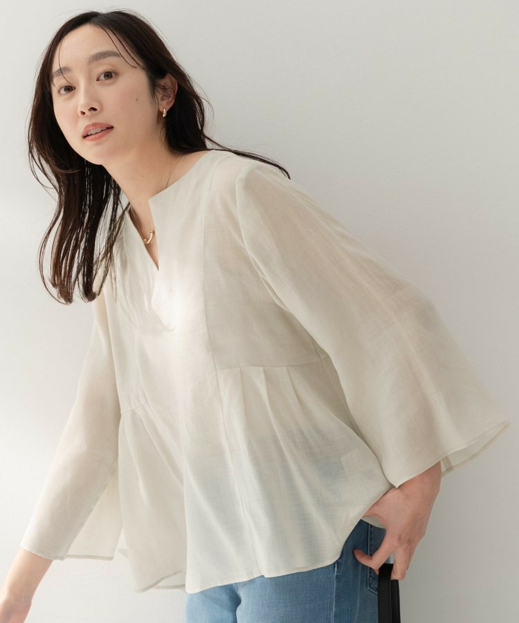 ドライタッチキーネックブラウス