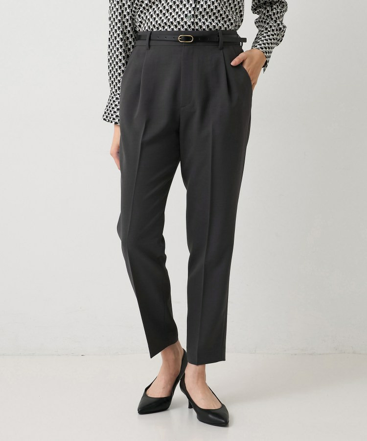 エアリータックテーパードパンツ