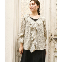 25年秋新作【大きいサイズ】ラッフルネック小花プリントブラウス