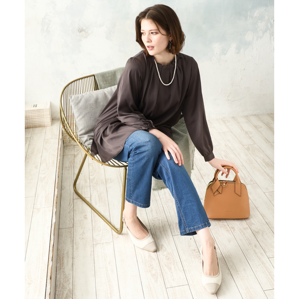 26年春新作【大きいサイズ】タックネックサテンブラウス