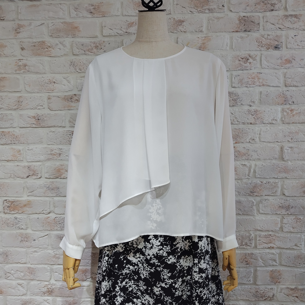 無地タックアシンメトリーブラウス2