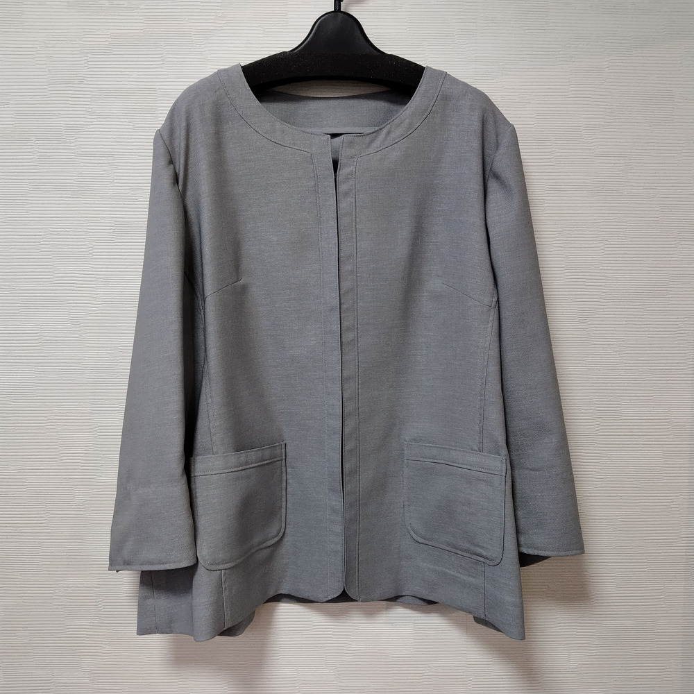 日本製／防シワ素材｜洗練ノーカラーライトジャケット（2ボタンホック仕様）｜通勤・セレモニー対応 