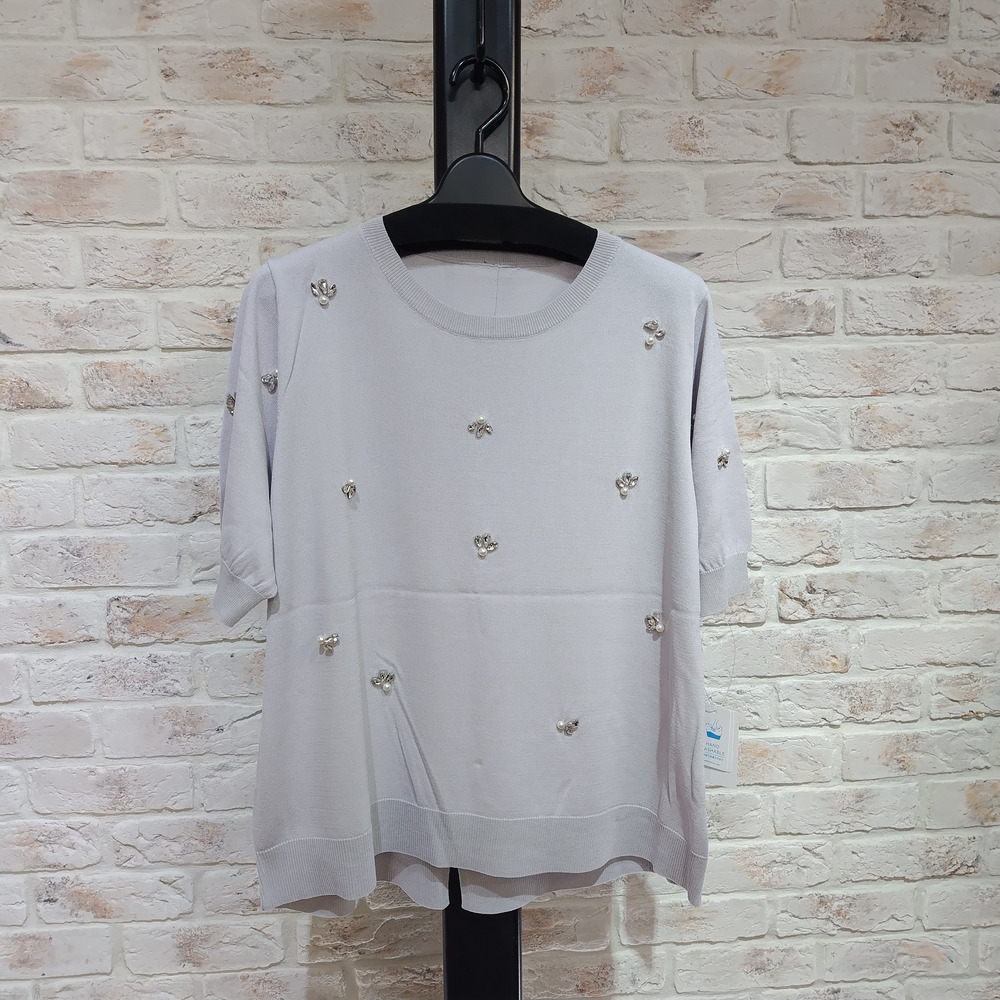 ビジュー付き大人の華やぎニットプルオーバー1