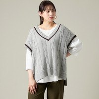 Vネックケーブルニット