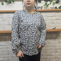 フラワー柄コーデュロイブラウス