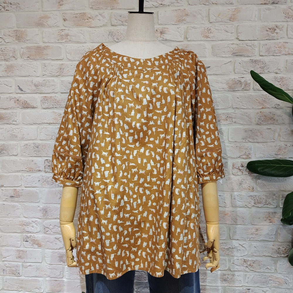 猫柄ピンタックスクエアネックチュニック1