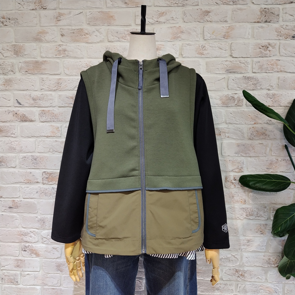 異素材ドッキングフード付きベスト1