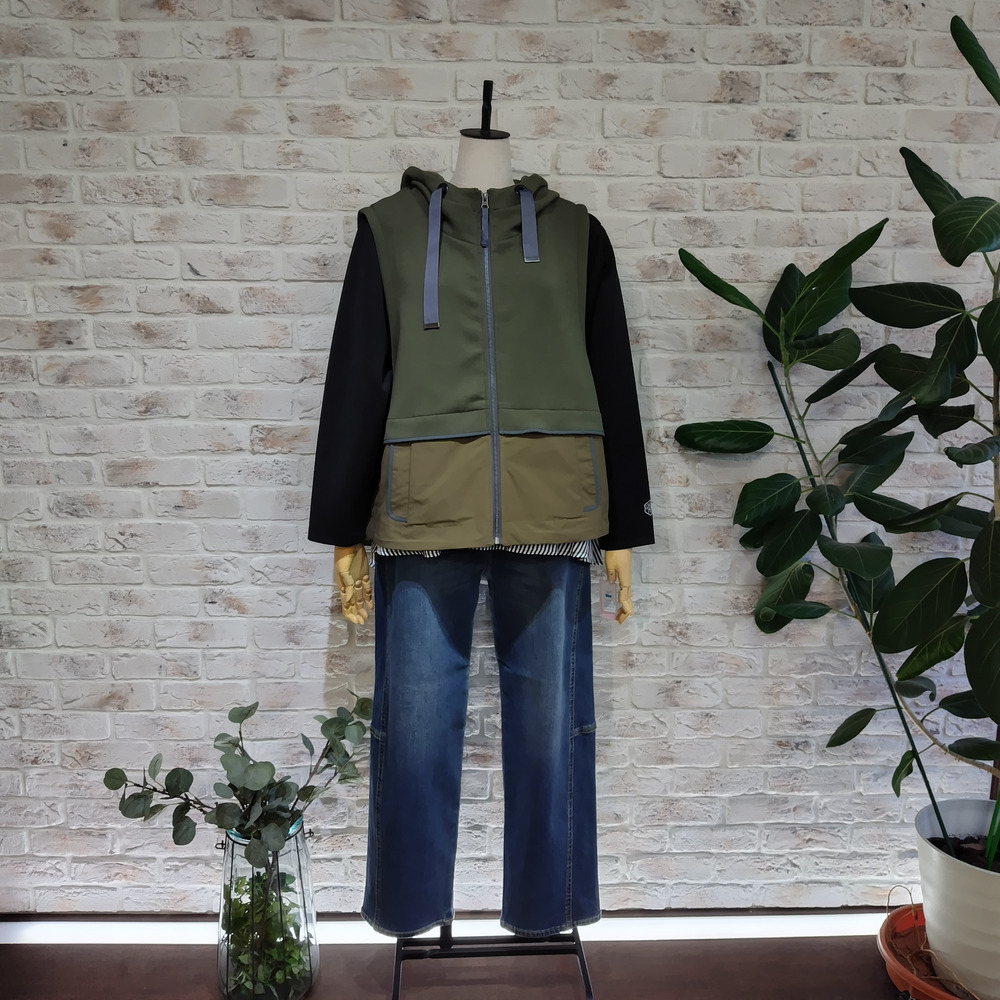 異素材ドッキングフード付きベスト2