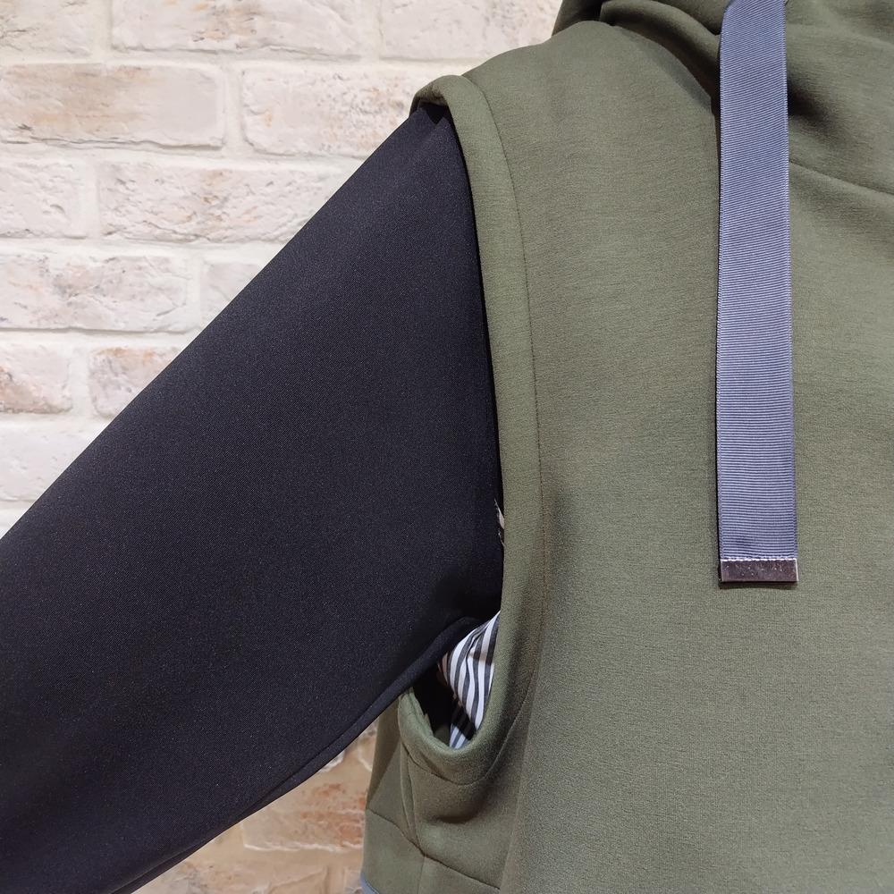 異素材ドッキングフード付きベスト5