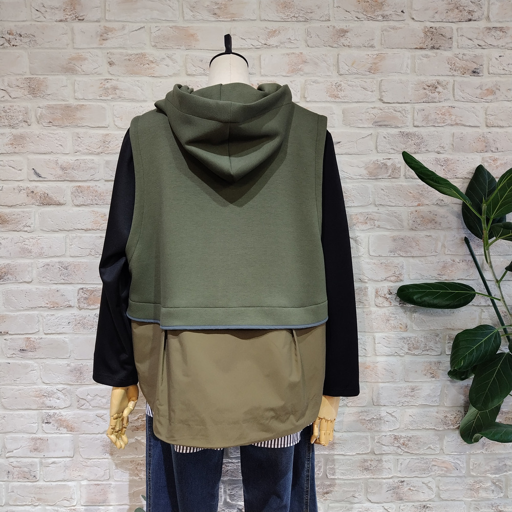 異素材ドッキングフード付きベスト8