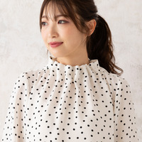 タックブラウス