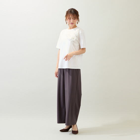 【接触冷感/綿100%/手洗いOK】巻きバラ刺繍カットソー【アリノマ/Alinoma】 【接触冷感/綿100%/手洗いOK】巻きバラ刺繍カットソー【アリノマ/Alinoma】