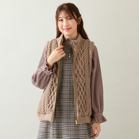 ケーブルニットドッキングベスト