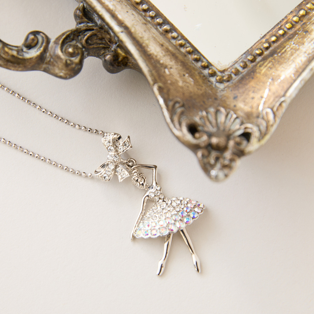 バレリーナドールロングネックレス