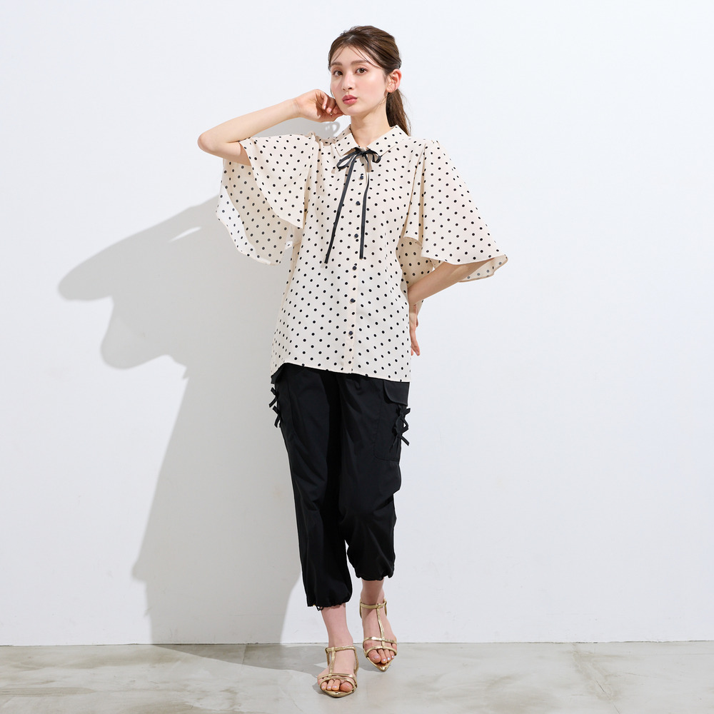 フレア袖ドットブラウス