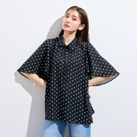 フレア袖ドットブラウス
