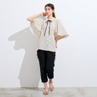 フレア袖ドットブラウス