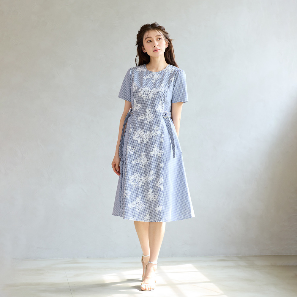 リボンベルト付きフラワー刺繍チェックワンピース