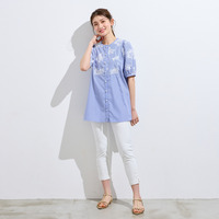 ストライプ刺繍パフスリーブブラウス