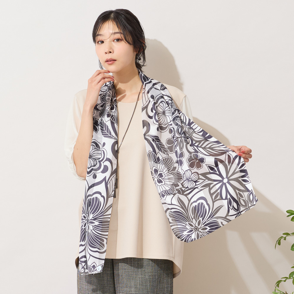 【手洗いOK】モノクロフラワープリントストール