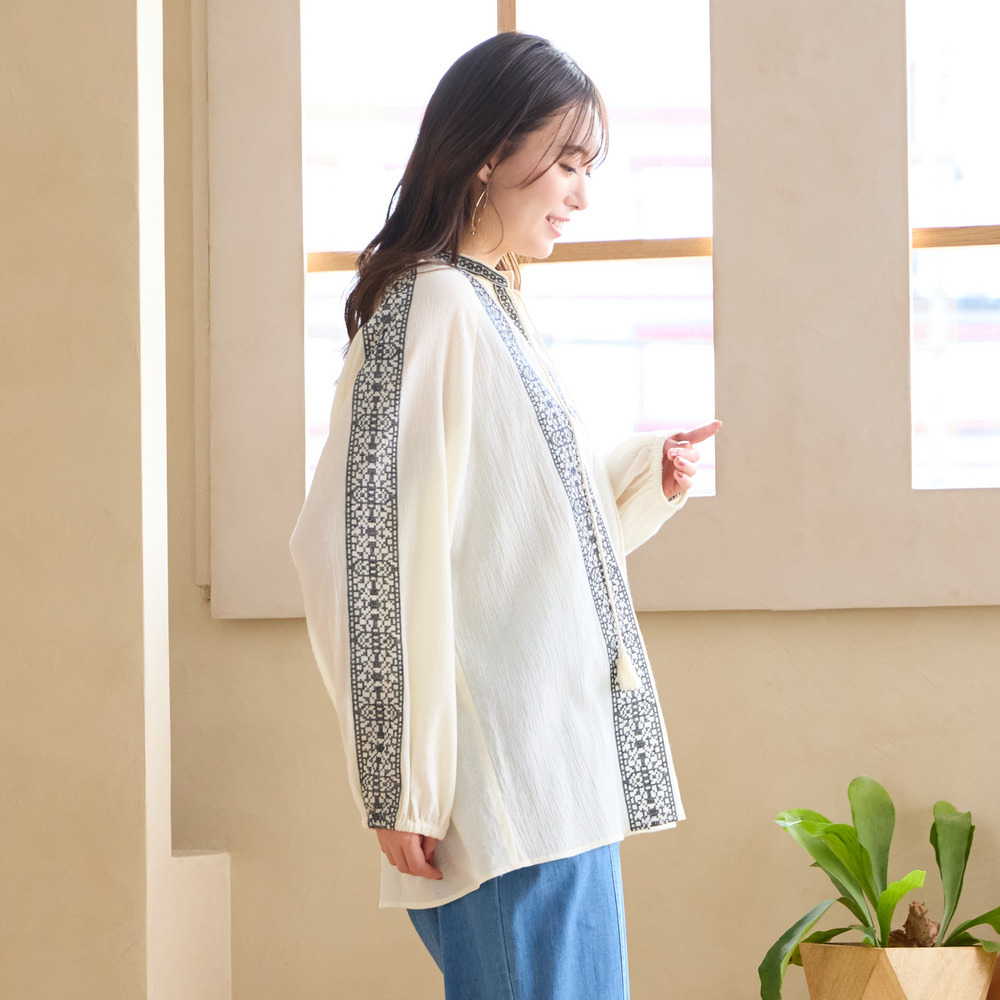 【手洗いOK・綿100%】綿楊柳刺繍ラグランスリーブブラウス1