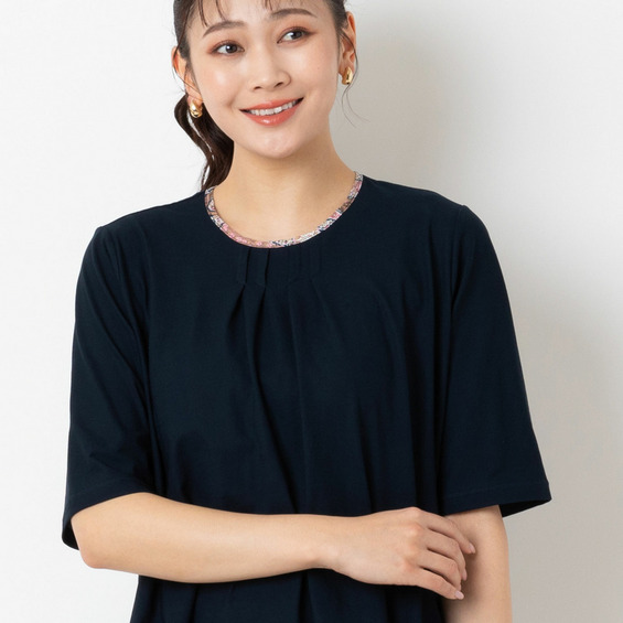 ■商品紹介■ 【大きいサイズ】【L/LL/3Lサイズ】【洗える】 ◆さり気ないリバティプリントが心惹かれるカットソー◆ 強撚の綿天竺を使ったカットソーです。 春夏に嬉しい涼やかな風合いときれいなカラー