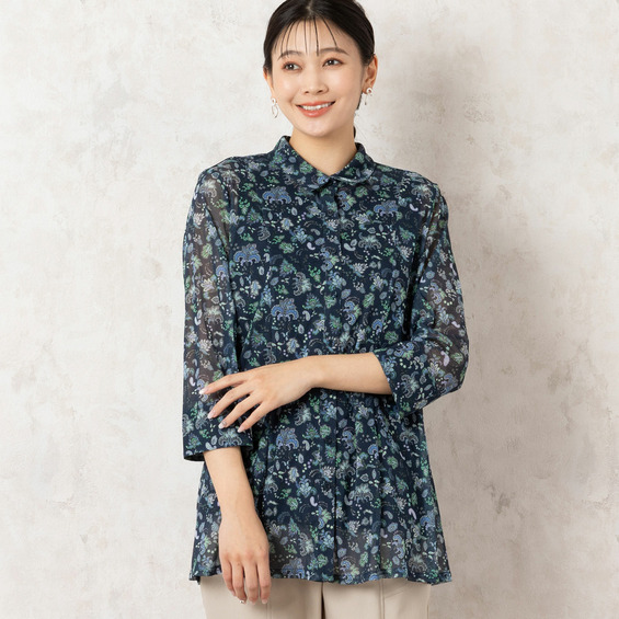 ■商品紹介■ 【大きいサイズ】【L/LL/3Lサイズ】【洗える】【アンサンブル対応】 ◆程よい透け感が美しい！更紗柄のチュールシャツ◆ 柔らかく伸びのいいチュール素材のシャツです。 ミゼール別注の花更
