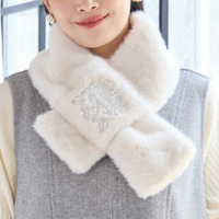 【洗える・別注・大きいサイズ】刺繍入りフェイクファーマフラー