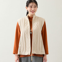 ケーブルニット×タフタベスト