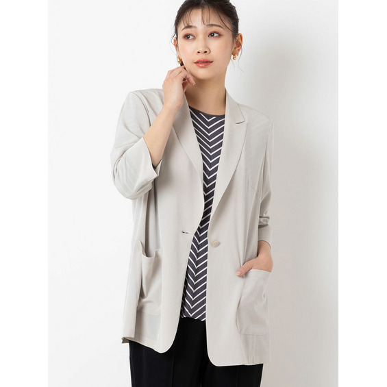 ■商品紹介■ 【大きいサイズ】【L/LL/3Lサイズ】【洗える】 ◆上質素材で楽しむ、女性らしいニュアンス感のあるライトジャケット◆ 三菱ケミカル(株)の「Soalon(ソアロン)」を使ったジャケット
