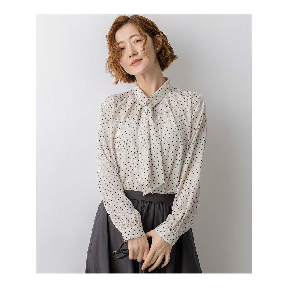 ランダムドットプリント タックブラウス