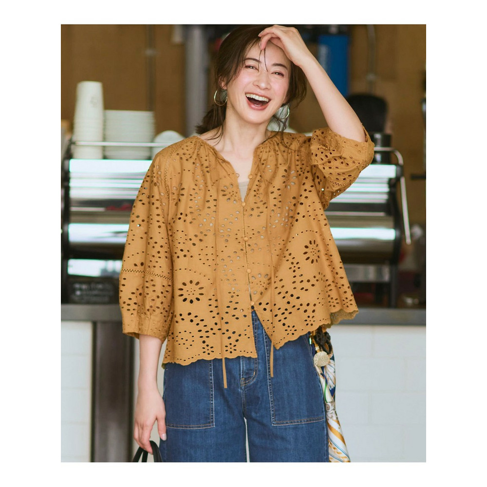 【一部予約/見上愛さん着用】カットワークエンブロイダリー 2WAYブラウス